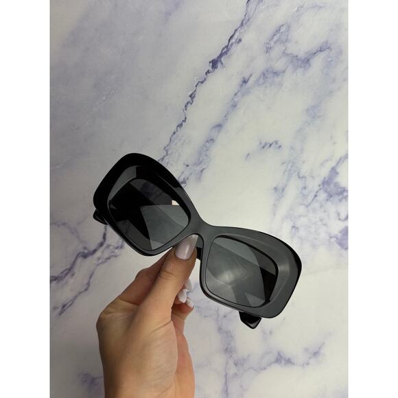 NEW Loewe LW40128I Anagram Oversized Sunglasses in Black - Picture 4 of 5